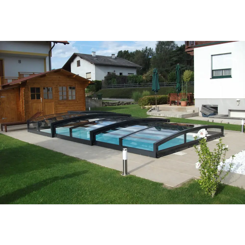 Pooltaket Special med böjt glas och RAL7016 antracit profiler för pool