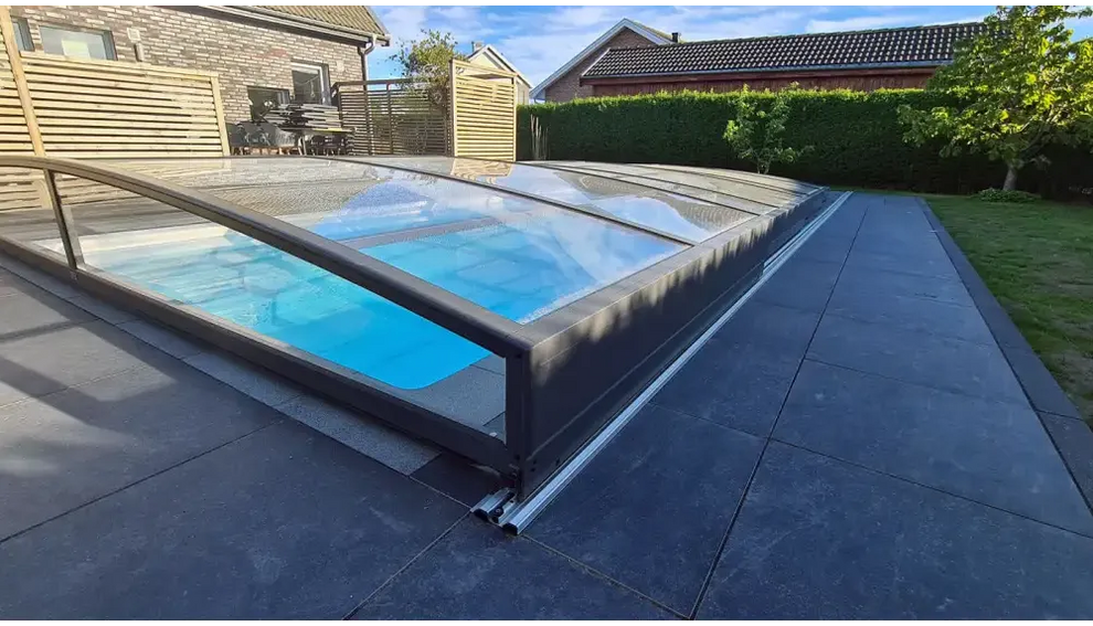 Elegant pooltak Sydney med flexibilitet och skydd för pool