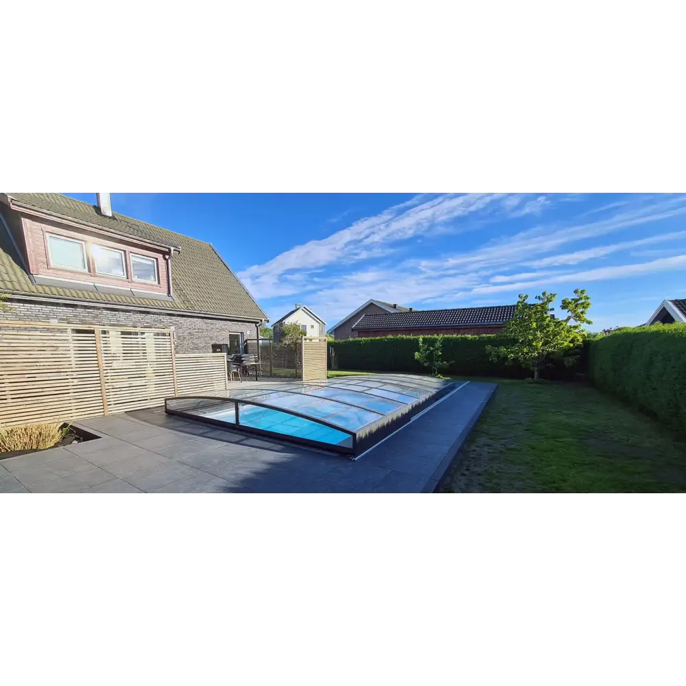 Ultra lågt pooltak Sydney 4x7 i blåtonat glas med svart ram