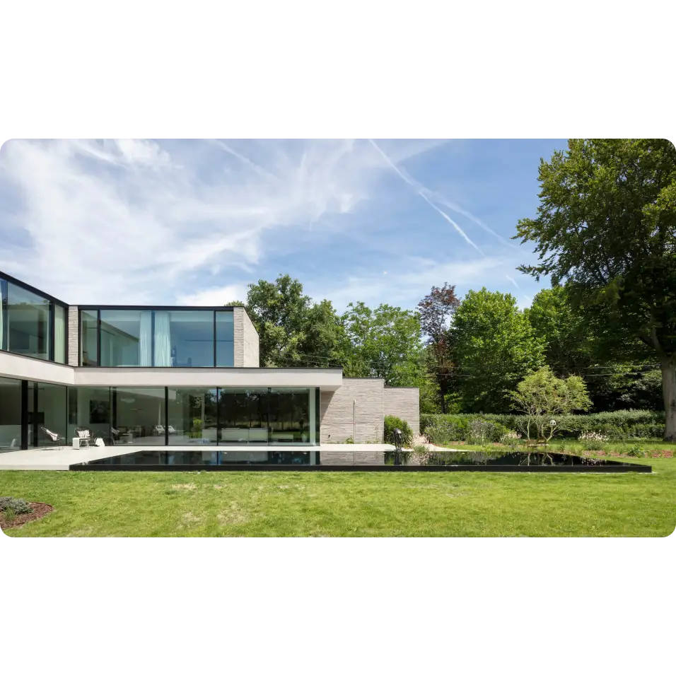 Modern minimalist hus med ovanmark PP pool, 20mm skimmer och oändlighetskant