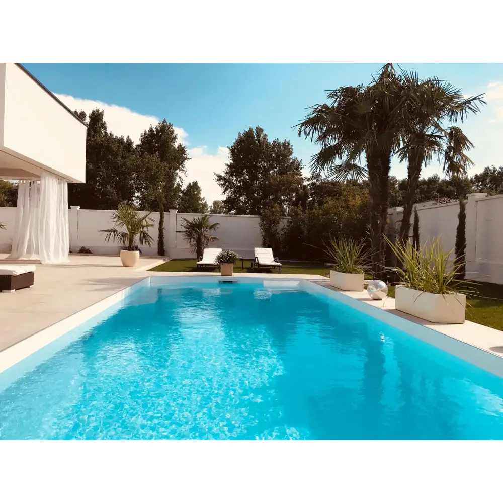 Pooltime Exklusiv 12mm rektangulär pool med turkost vatten och vit kakel