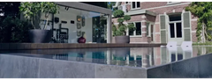 Pooltime Exclusive Infinity Pool – türkisfarbenes Wasser, schwarze Fliesen
