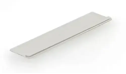 Silberfarbenes Metallprofil für eine Snap-in-Leiste beim Poolbau