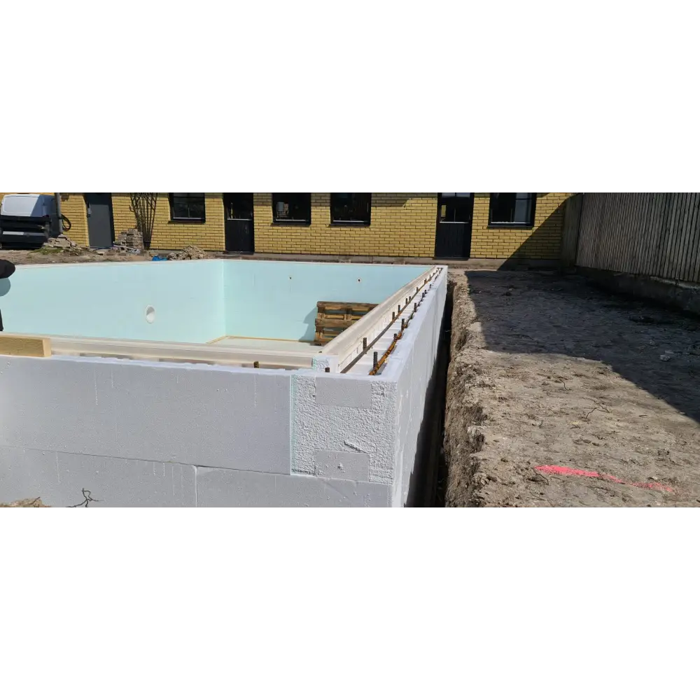 Vit isoleringsskiva för Thermopool Premium Plus grund i ofullbordad pool