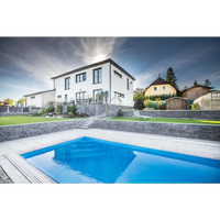 Modernt tvåvåningshus i vitt med sten och fönster samt Thermopp poolpaket Qbig