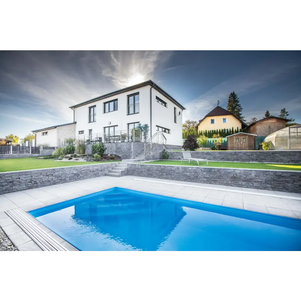 Modern vit tvåvåningshus med mörkgrå sten och stora fönster, ThermoPP POOLPAKET QBIG 3×6