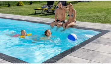 Qbig Overflow Poolpaket – blau-weißer Wasserball, türkisfarbenes Wasser